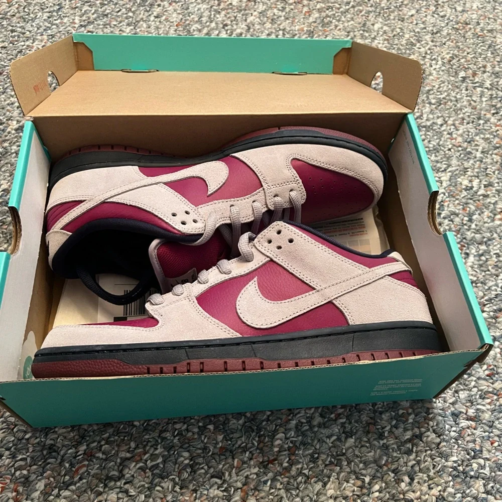 Nike sb mens dunk low size 12 true berry red grey blue 2019 dead stock new - Picture 11 of 12